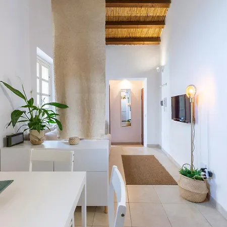 Penthouse With Terrace In Historic Centre Appartement Cagliari