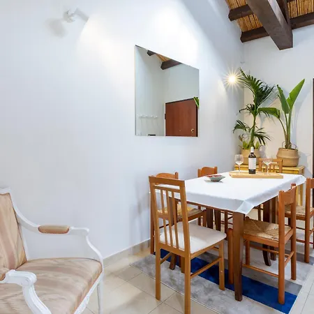 Penthouse With Terrace In Historic Centre Appartement Cagliari