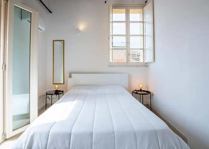 Penthouse With Terrace In Historic Centre カリアリ